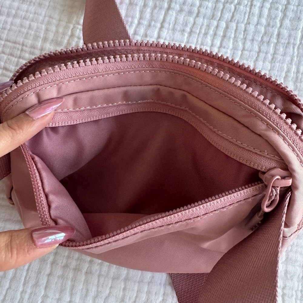 Lululemon Everywhere Belt Bag Pink Pastel - Picture 4 of 6